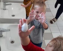 światowy dzień mycia rąk- jeżyki