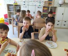 Pszczółki – Dziecięce kulinaria ,, Włoska pizza” w ramach tematu Unia Europejska